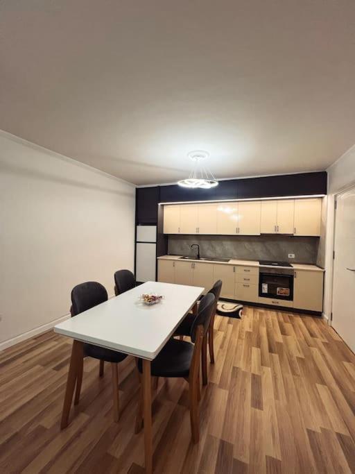 Art'S Apartment Tiranë Ngoại thất bức ảnh