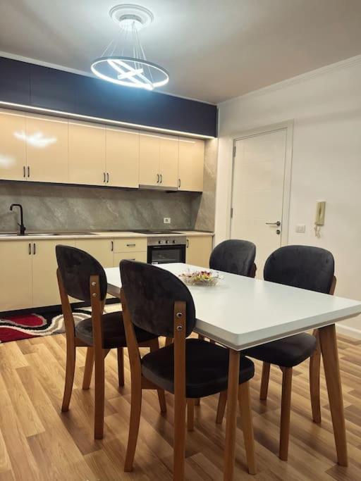 Art'S Apartment Tiranë Ngoại thất bức ảnh