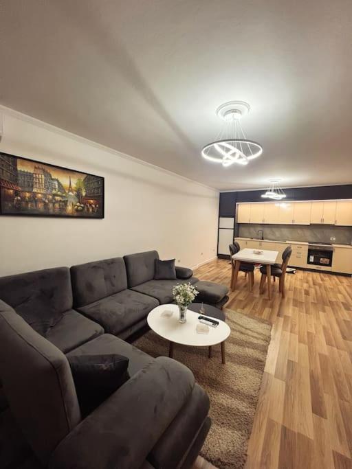 Art'S Apartment Tiranë Ngoại thất bức ảnh