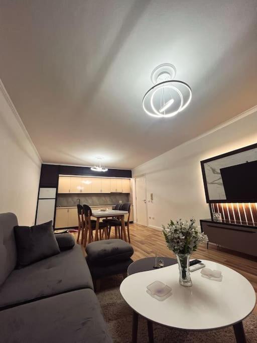 Art'S Apartment Tiranë Ngoại thất bức ảnh